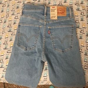 Levi’s Mile High High Waisted Jean Size 26x30